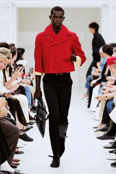 Look 60